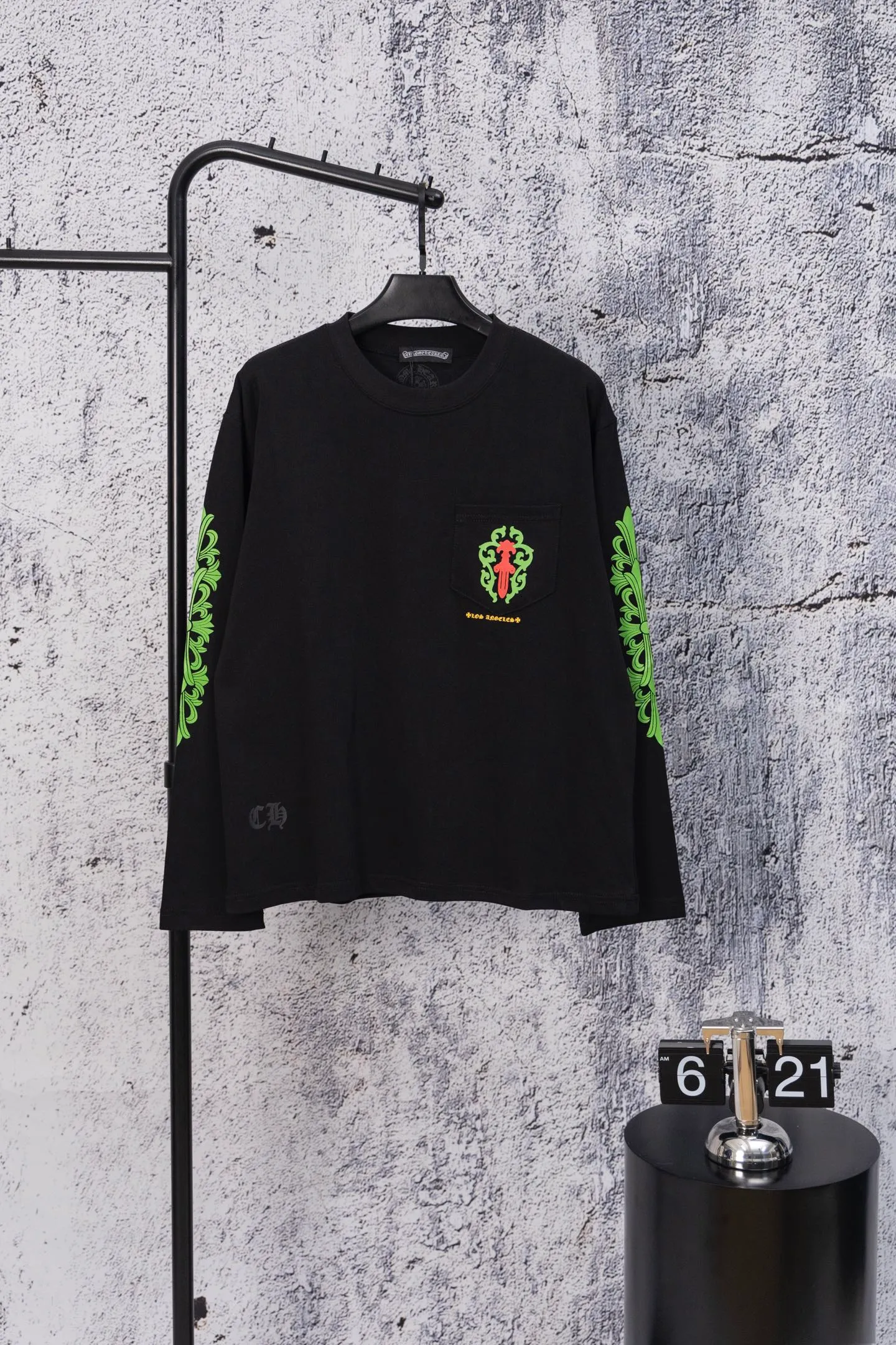 P190 Chrome Hearts CH Chrome Hearts autumn new LA limited totem sword couple style long-sleeved T! Loose fit! Yu Shuxin and other celebrities have the same style! Made of top quality 320g pure cotton fabric! High-end fabrics feel incomparable! Pullover round neck long-sleeved T-shirt, official synchronization, high version, high quality, fashionable personality, versatile trend, pure original quality, original fabric, tag, collar label, washed wheat, complete three standards, color: black and white, size: s—xl